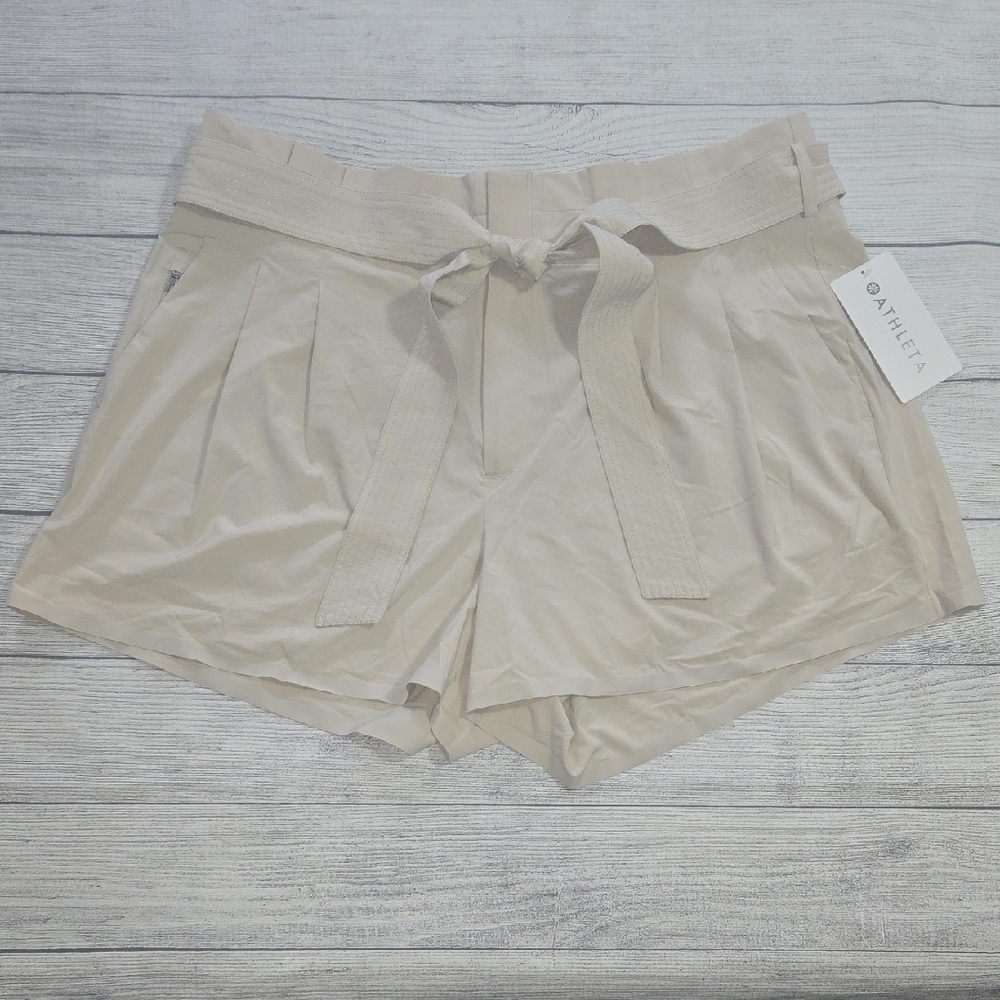 Athleta Women's Skyline Shorts II Cream Size 20 NWT